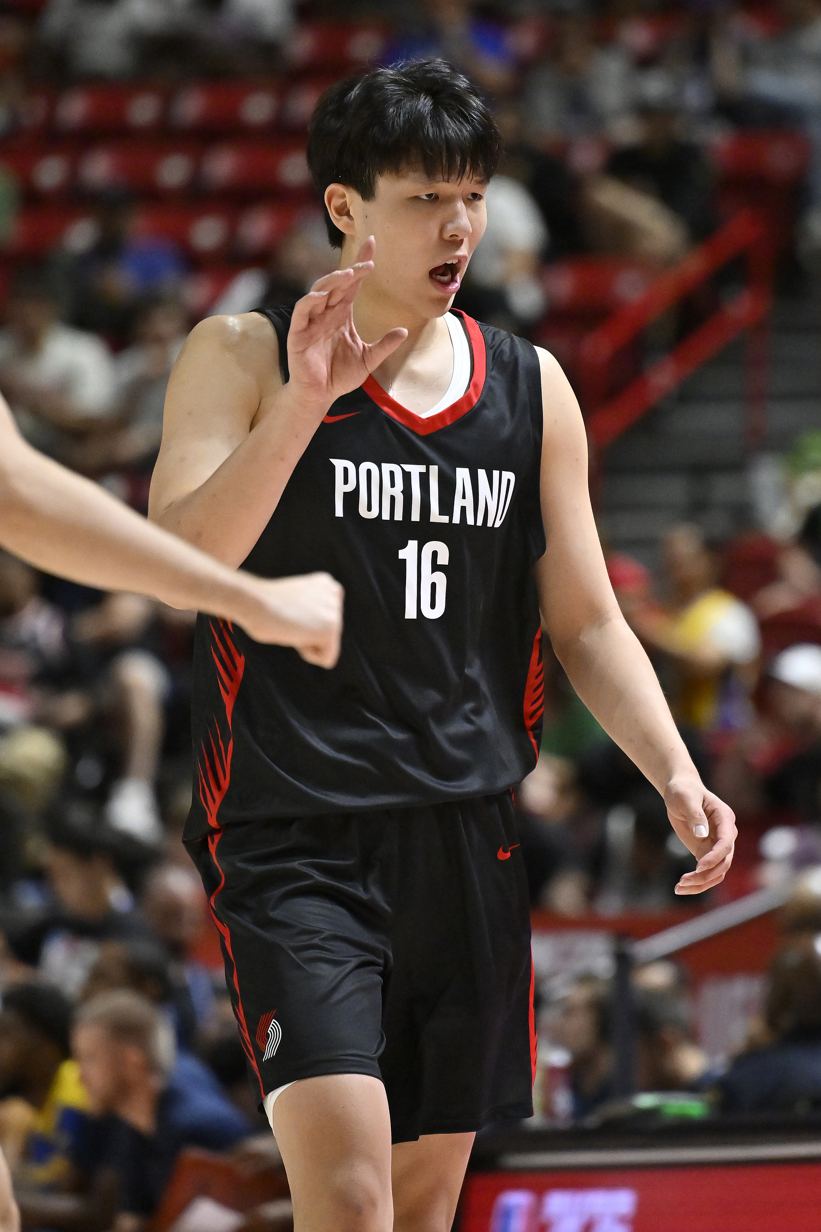 kaiyun.com-开拓者队记谈杨瀚森转型挑战：从CBA到NBA需持续提升 决策应更坚决